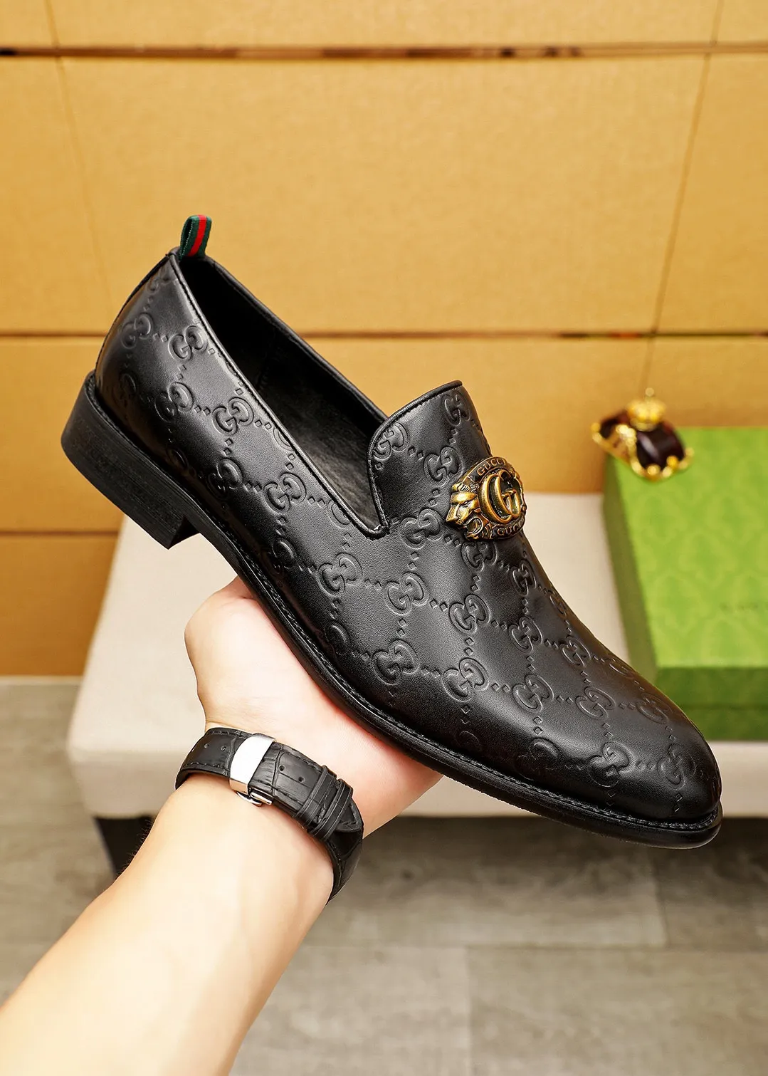 Men's shoes 💰400 💐 Product trademark: GUCCI "Gucci" casual leather shoes Regular size: 39-44 (38.45.46🉑️Customized) Product materials: Selected imported first-layer calfskin embossed upper + original hardware buckle, imported 🐑 sheepskin lining. Strong three-dimensional visual effect, combined outsole Color: 1⃣️color optional
